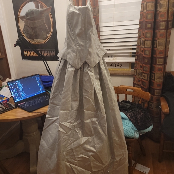 Bari-Jay Womens Silver size 5-6 prom dress - Picture 2 of 5